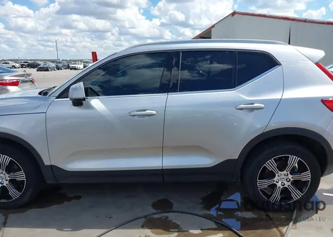 2019 Volvo Xc40 T5 Inscription z USA, uszkodzony, nr VIN YV4162UL8K2097844